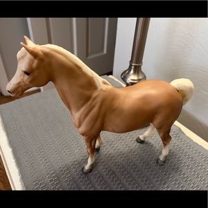Classic Breyer Palomino Stock Gelding